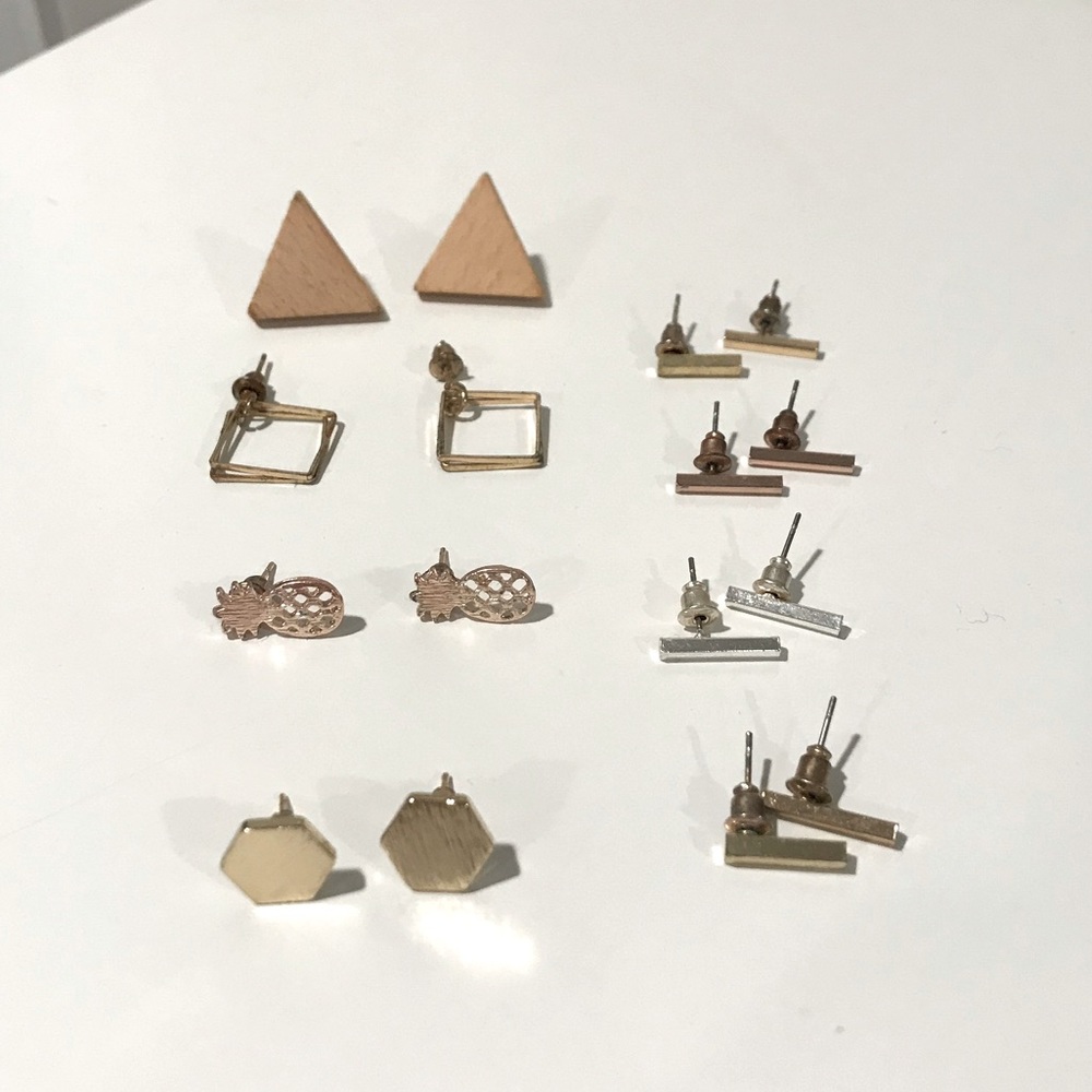 Set of 8 stud earrings